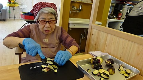 採れたてナスは味噌汁になります！