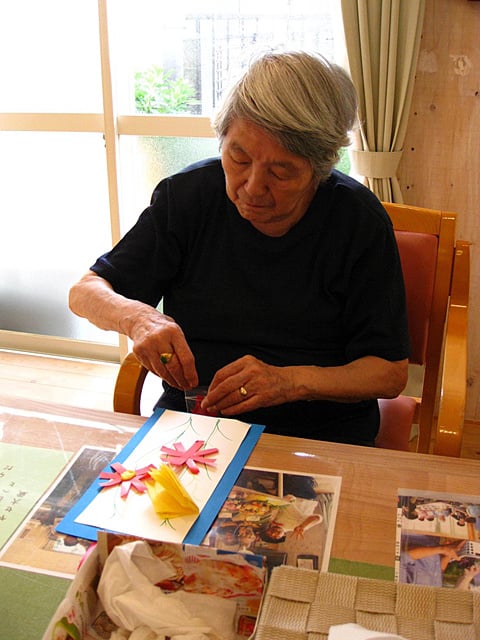 コスモスの花びらを作成中♪