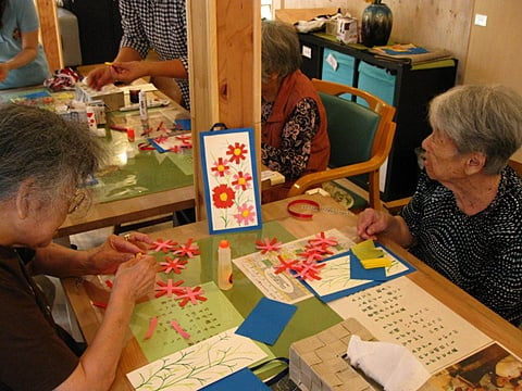 見本を見ながら作っています✿