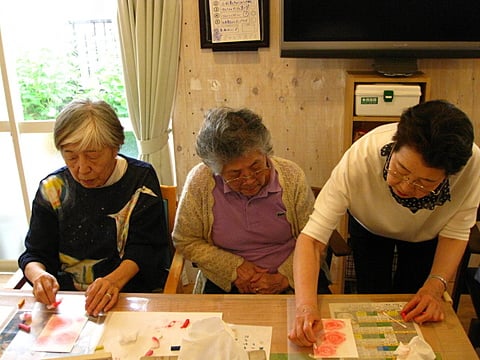 今日の収穫はきゅうりとたまねぎ！