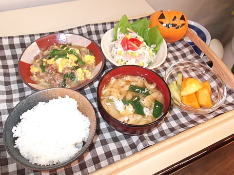 今日のメインは牛肉とニラのあんかけ炒めです！