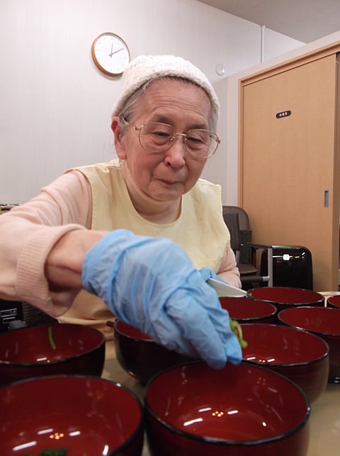 お味噌汁は１３人分を準備しました！