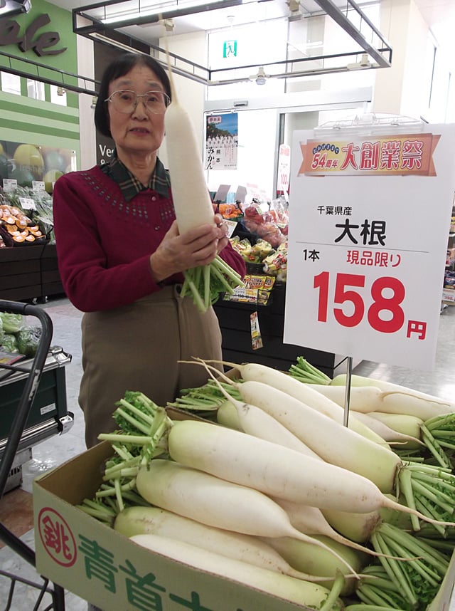 まずは野菜コーナーで大根です！