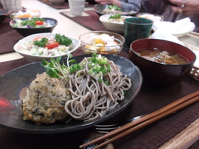 今日は『具だくさんつけ汁』おそばでした！