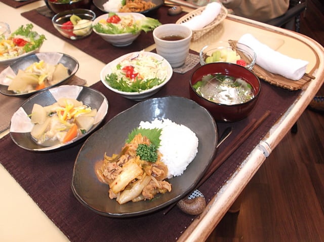 今日のメインは『キムチ丼』でした！隠し味にはコチュジャンが入っています！