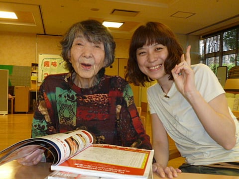 職員と一緒に笑顔でぱちり！