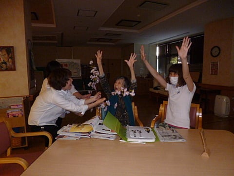 職員の歌のプレゼントにびっくり！！