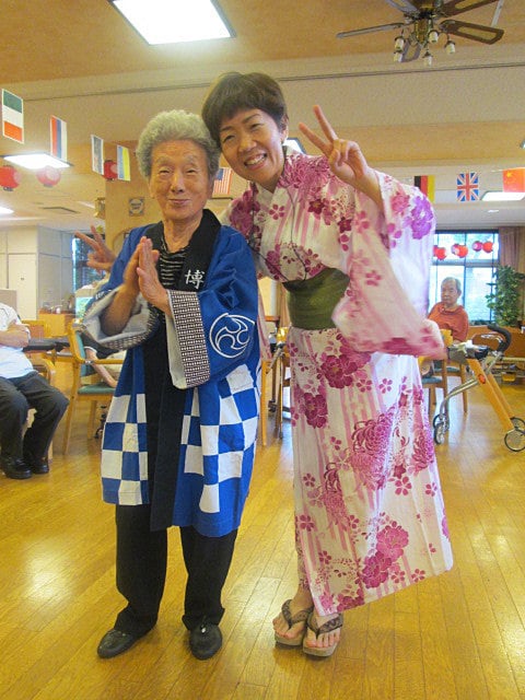 華やかに盆踊りです！
